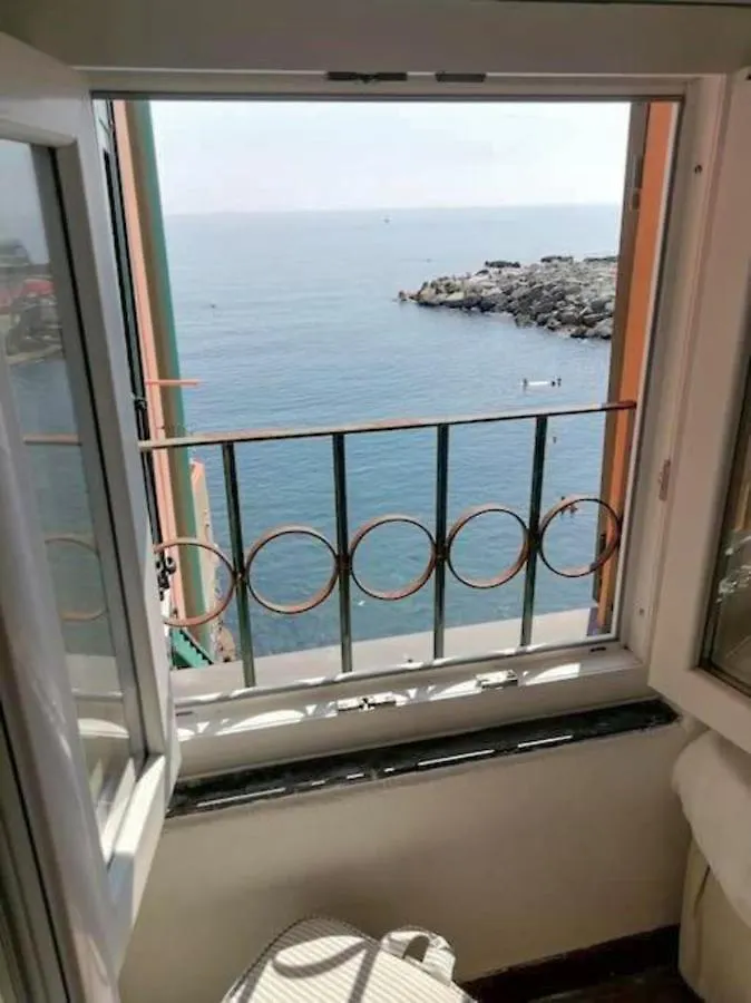 Casa Sulla Spiaggia Di Boccadasse Genoa Italy